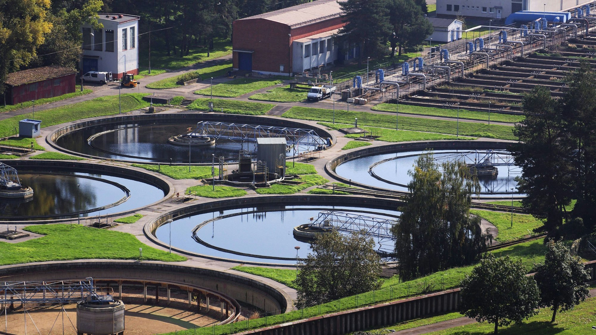 Luftaufnahme einer Kläranlage in Prag von JosefxKubeö