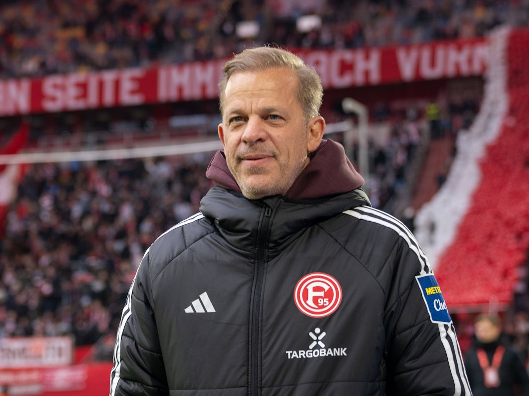 Trainer Markus Anfang kommt ins Stadion.