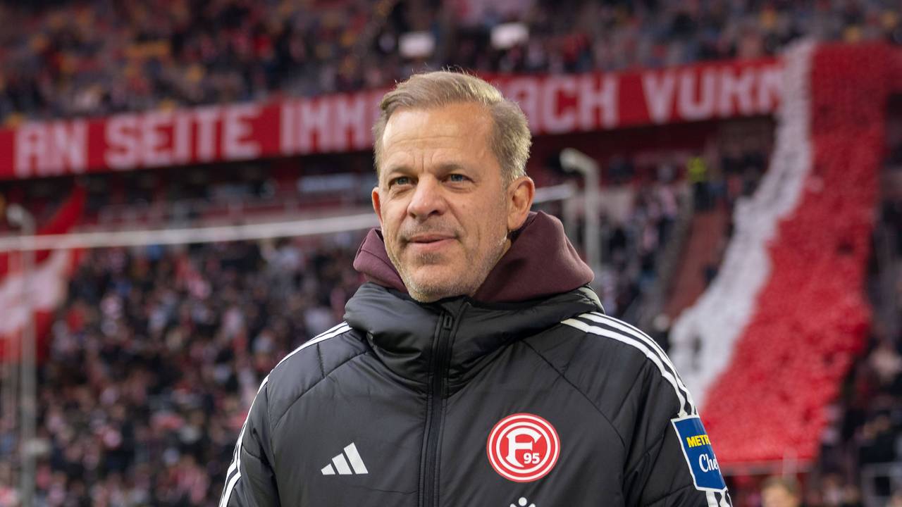 Trainer Markus Anfang kommt ins Stadion.