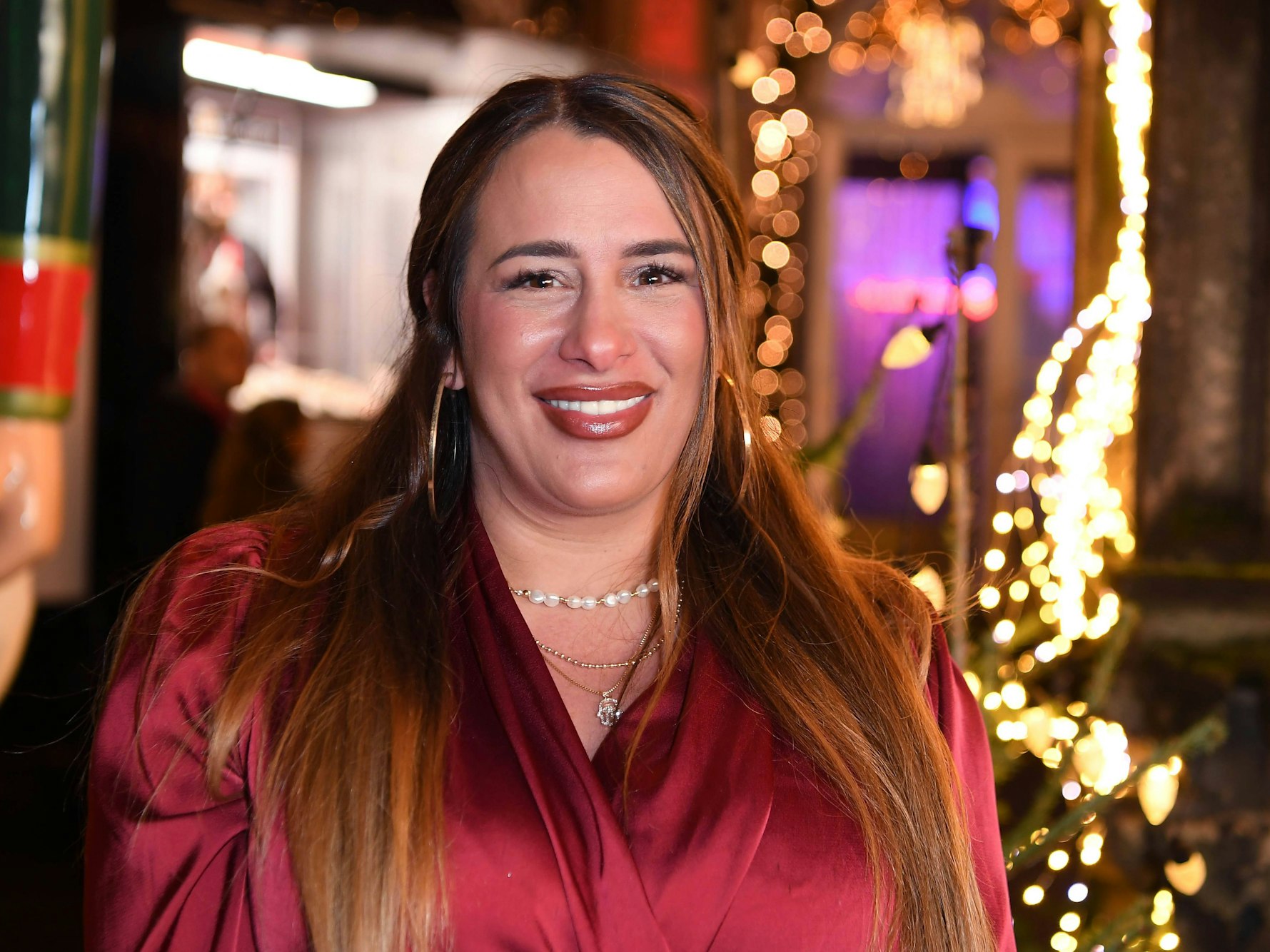 Justine Dipple schaut in die Kamera.