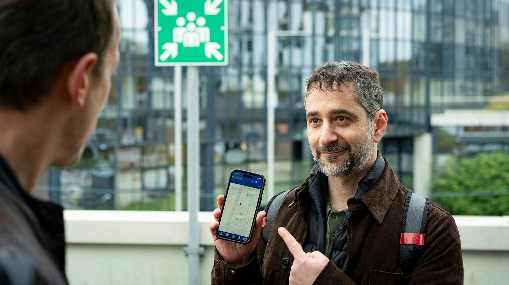 IT-Spezialist Mario Schmitt (Denis Moschitto, rechts) interpretiert die Dinge manchmal etwas anders als „normale“ Ermittler. Dies muss auch Falke (Wotan Wilke Möhring) erkennen. (Bild: NDR/Georges Pauly)