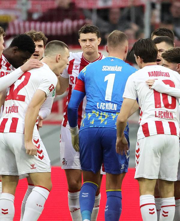 Spielerkreis um Kapitän Marvin Schwäbe: Der 1. FC Köln muss im neuen Jahr für eine Trendwende sorgen.