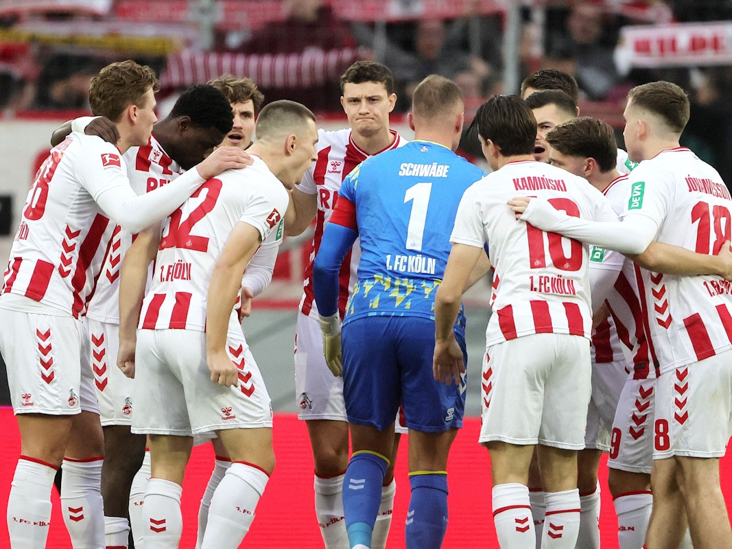 Spielerkreis um Kapitän Marvin Schwäbe: Der 1. FC Köln muss im neuen Jahr für eine Trendwende sorgen.