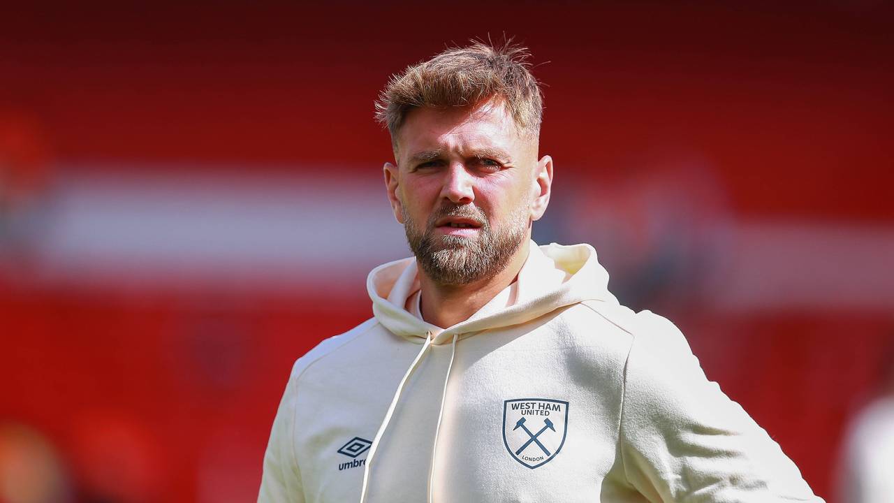 Niclas Füllkrug im Hoodie von West Ham United.