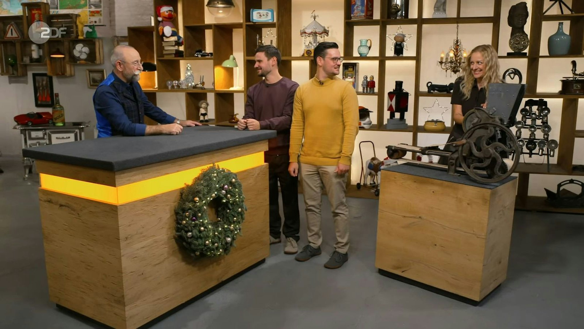 „Mein Opa hat das gekauft für den Betrieb, der war früher Bäcker“, erzählte Tim.
(Bild: ZDF)