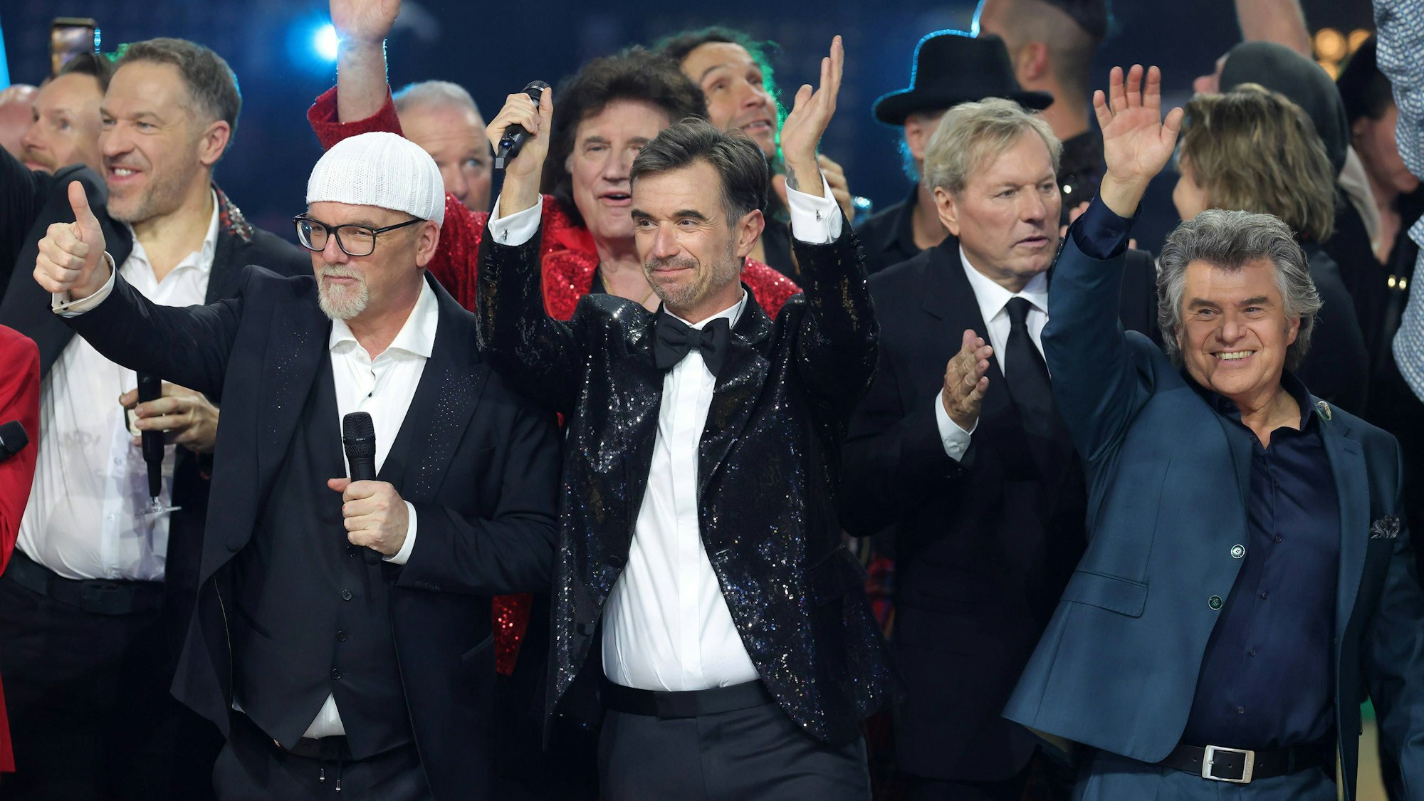 Silvester-Schlagerboom: Florian Silbereisen verabschiedet sich vom Publikum.