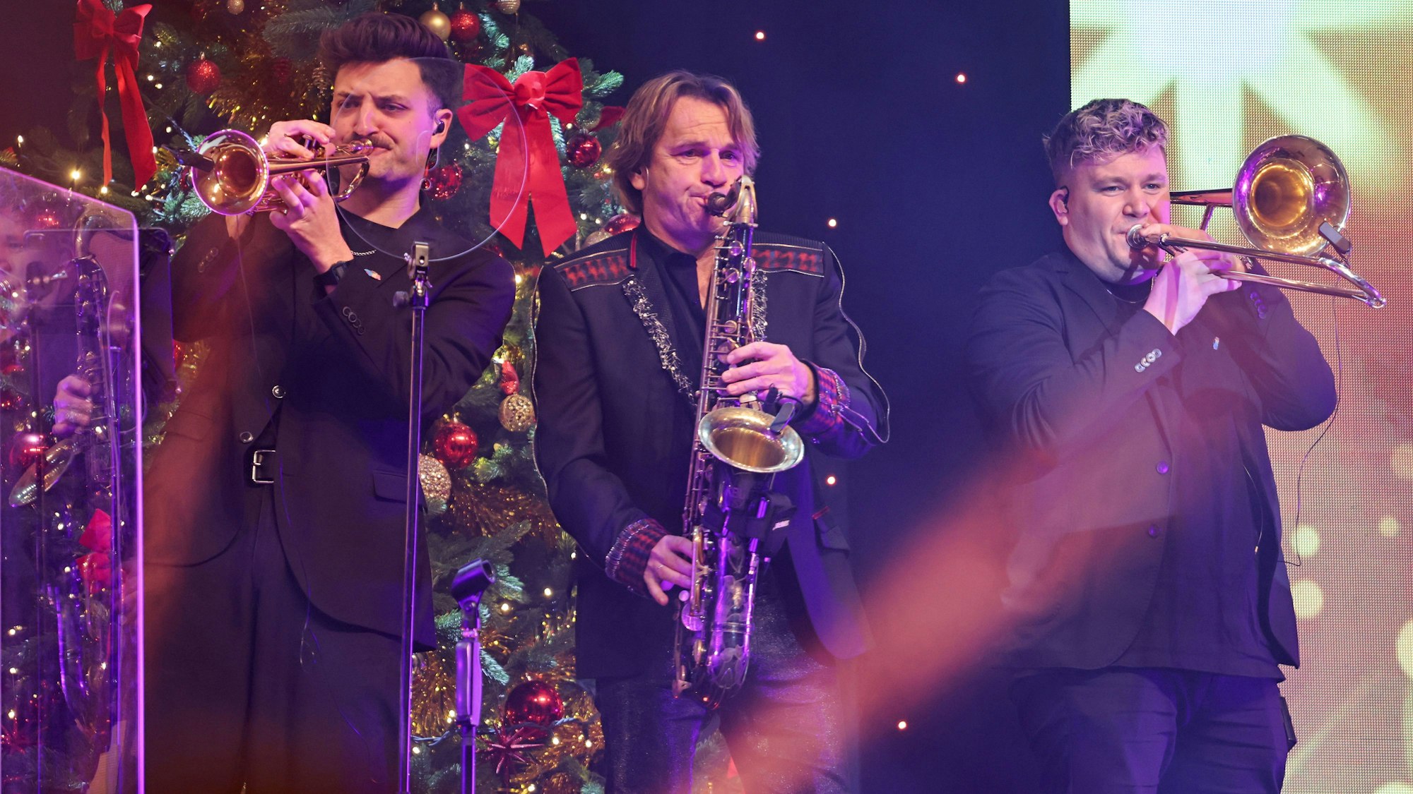 Louis Steffens, Jens Streifling und Flo Hertel zusammen auf der Bühne.