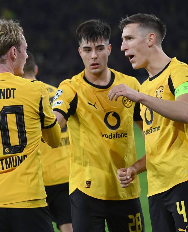 BVB-Profis jubeln nach einem Torerfolg.