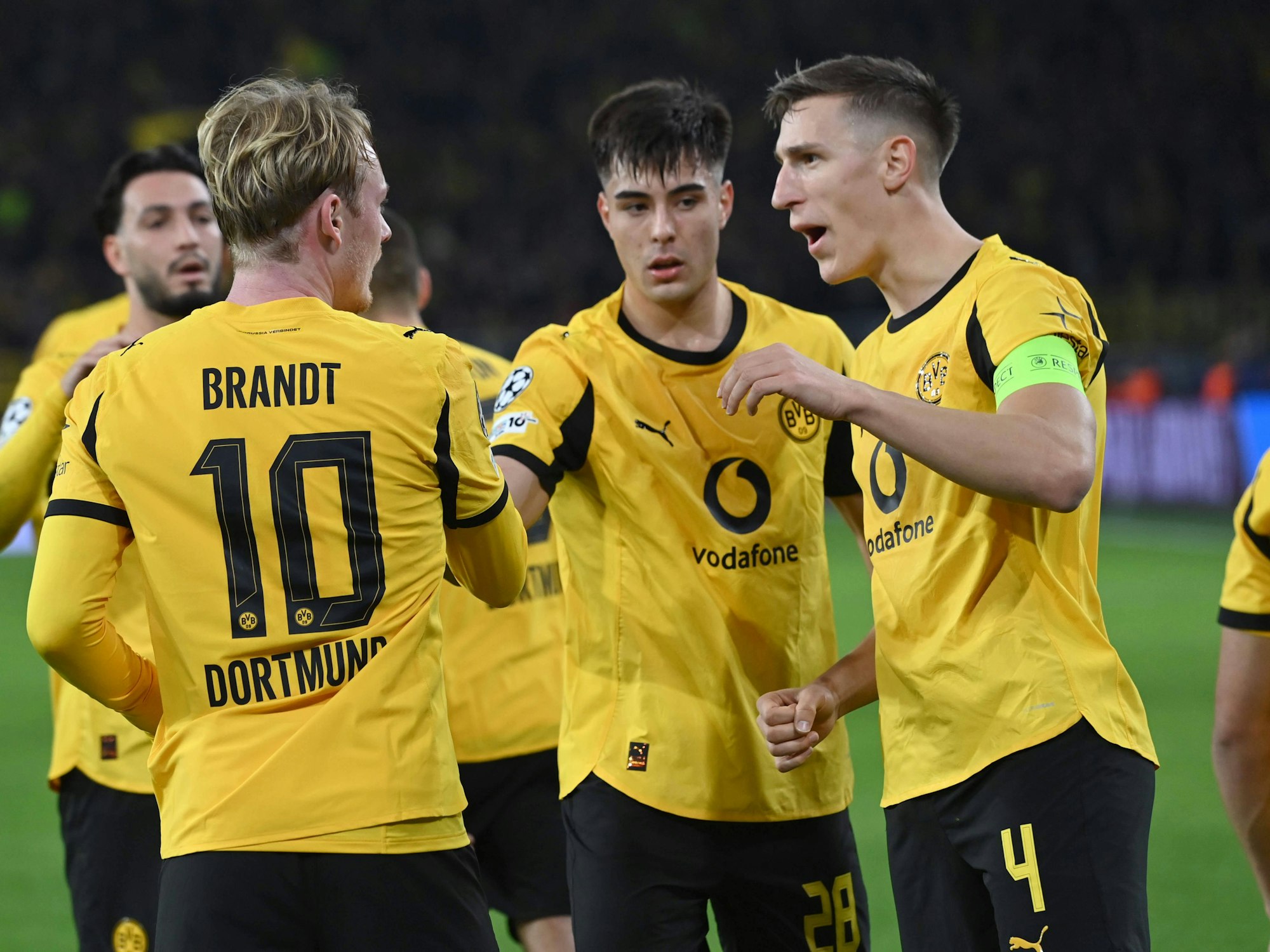 BVB-Profis jubeln nach einem Torerfolg.