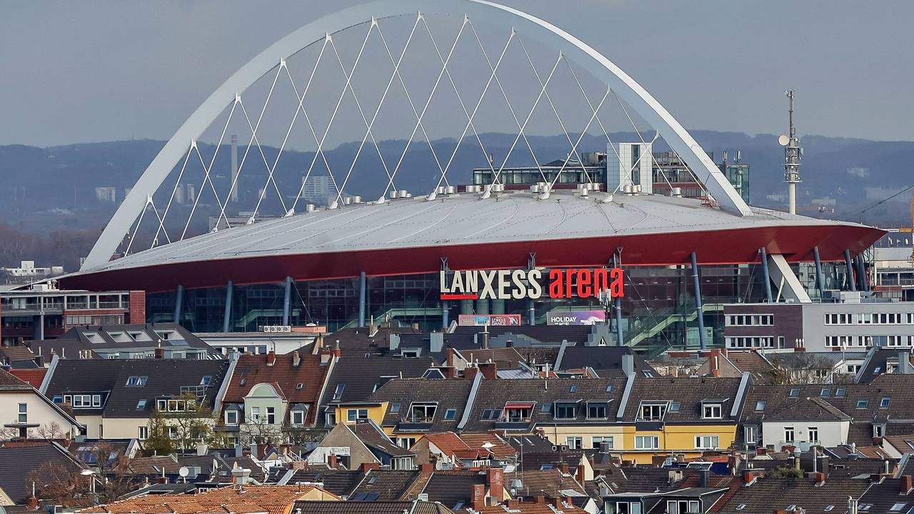 18.11.2025, Köln: Aufnahmen vom Riesenrad am Schokoladenmuseum: Lanxess Arena in Deutz. Foto: Martina Goyert