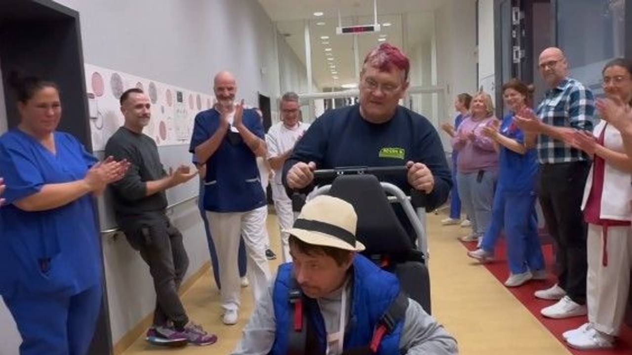 Nach 1023 Tagen kann ein Langzeitpatient Marius-Gigi A. das St. Vinzenz-Krankenhaus in Nippes endlich verlassen.