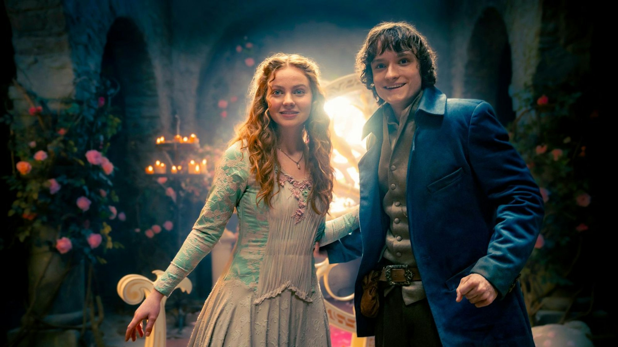 Kann Prinz Parvus (Claude Heinrich) die Prinzessin Rosabella (Alix Heyblom) aus ihrem Schlafzauber befreien? (Bild: ZDF/tim rosenbohm)