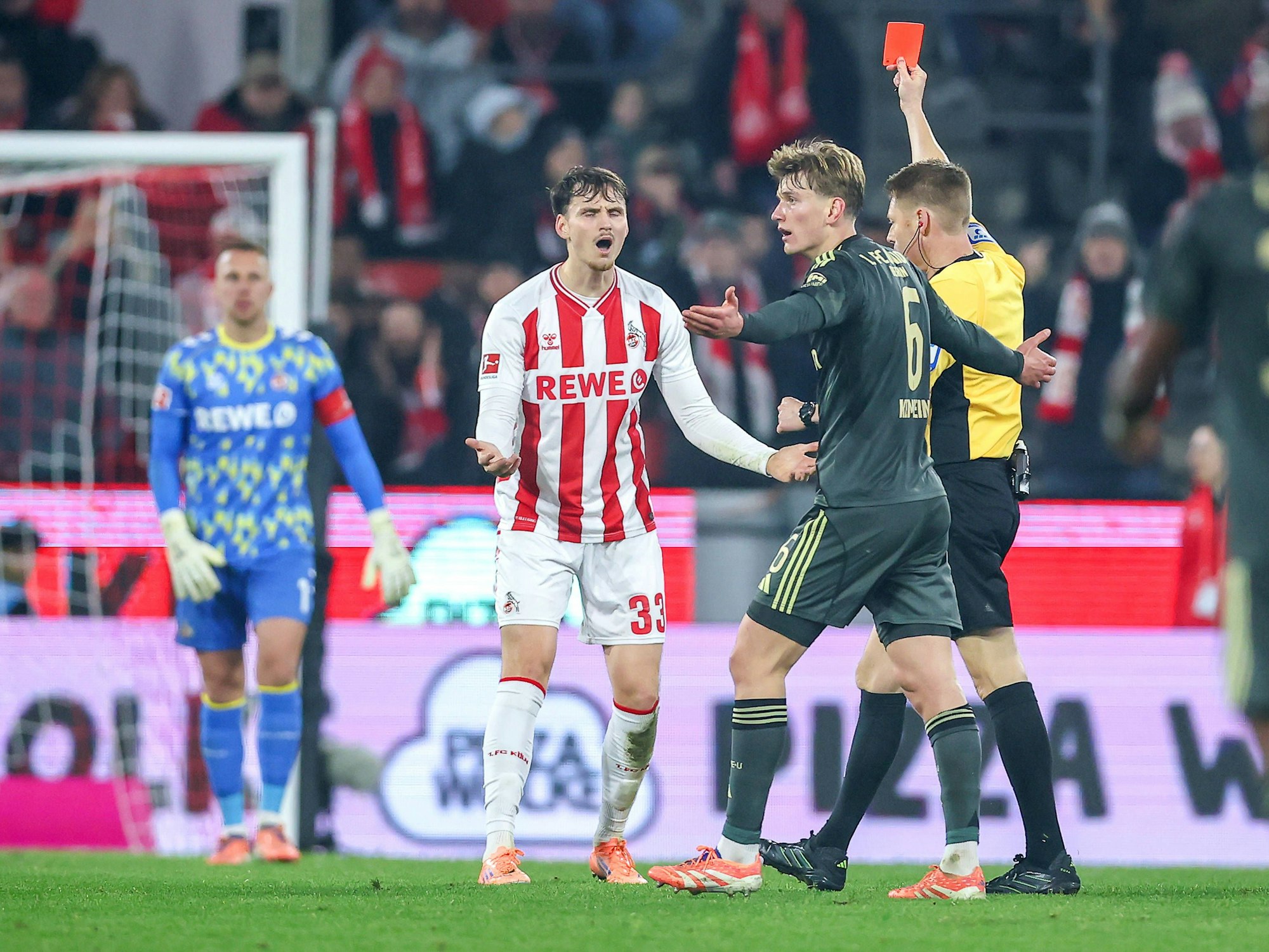 Rav van den Berg sieht gegen Union die Rote Karte.