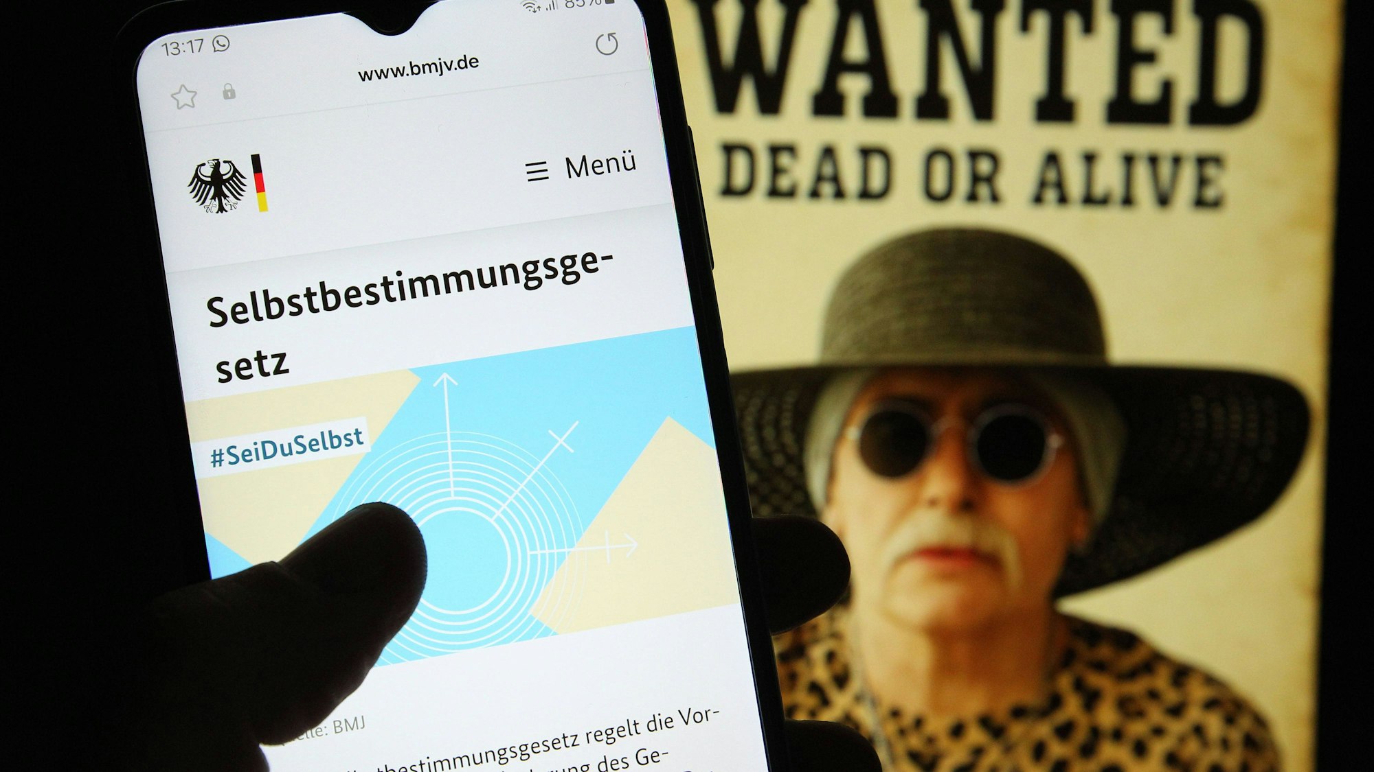 Website mit Gesetz und Fahndungsplakat von Marla-Svenja Liebich