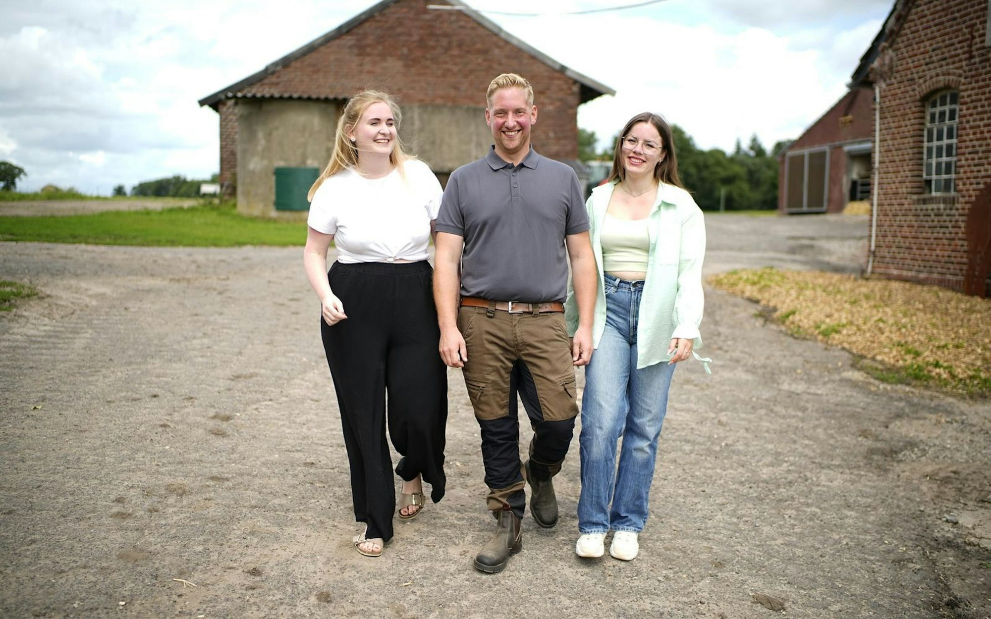 Mit dem ersten Kuss will der Rinderhalter noch warten. (Bild: RTL / Stefan Gregorowius)