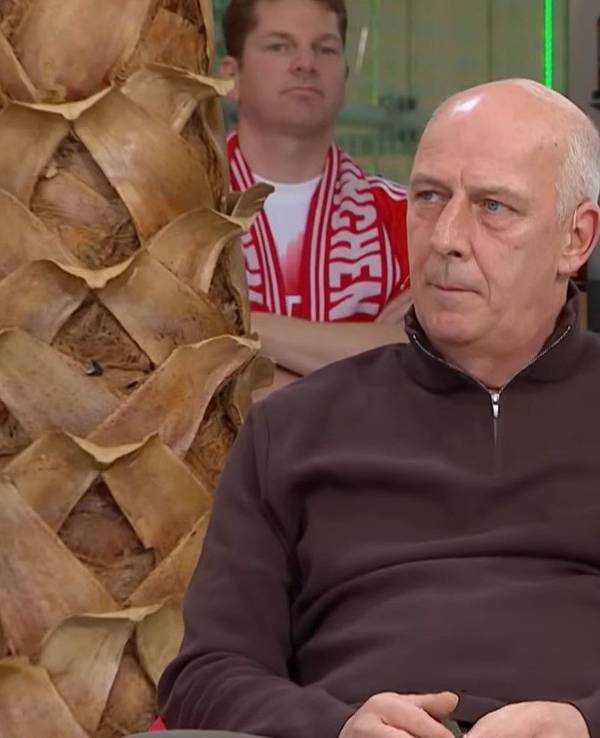 Mario Basler sitzt in der Doppelpass-Runde bei Sport1.
