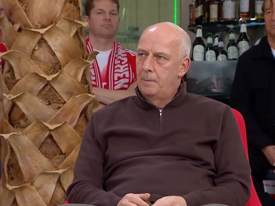 Mario Basler sitzt in der Doppelpass-Runde bei Sport1.