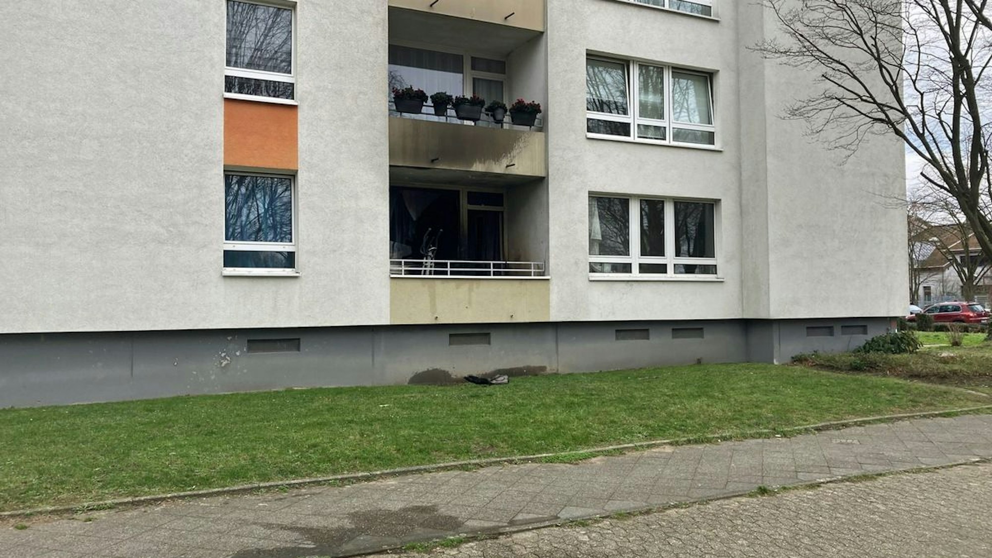 Ein ausgebranntes Zimmer nach einem Feuerwehreinsatz.