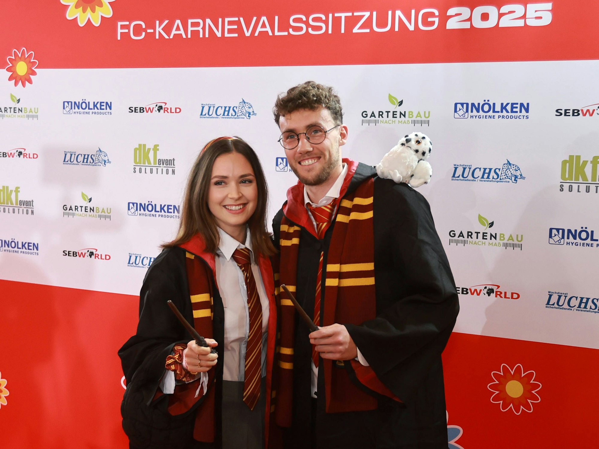 Luca Waldschmidt und Freundin Gianna bei der Karnevalssitzung im „Harry Potter-“Kostüm.