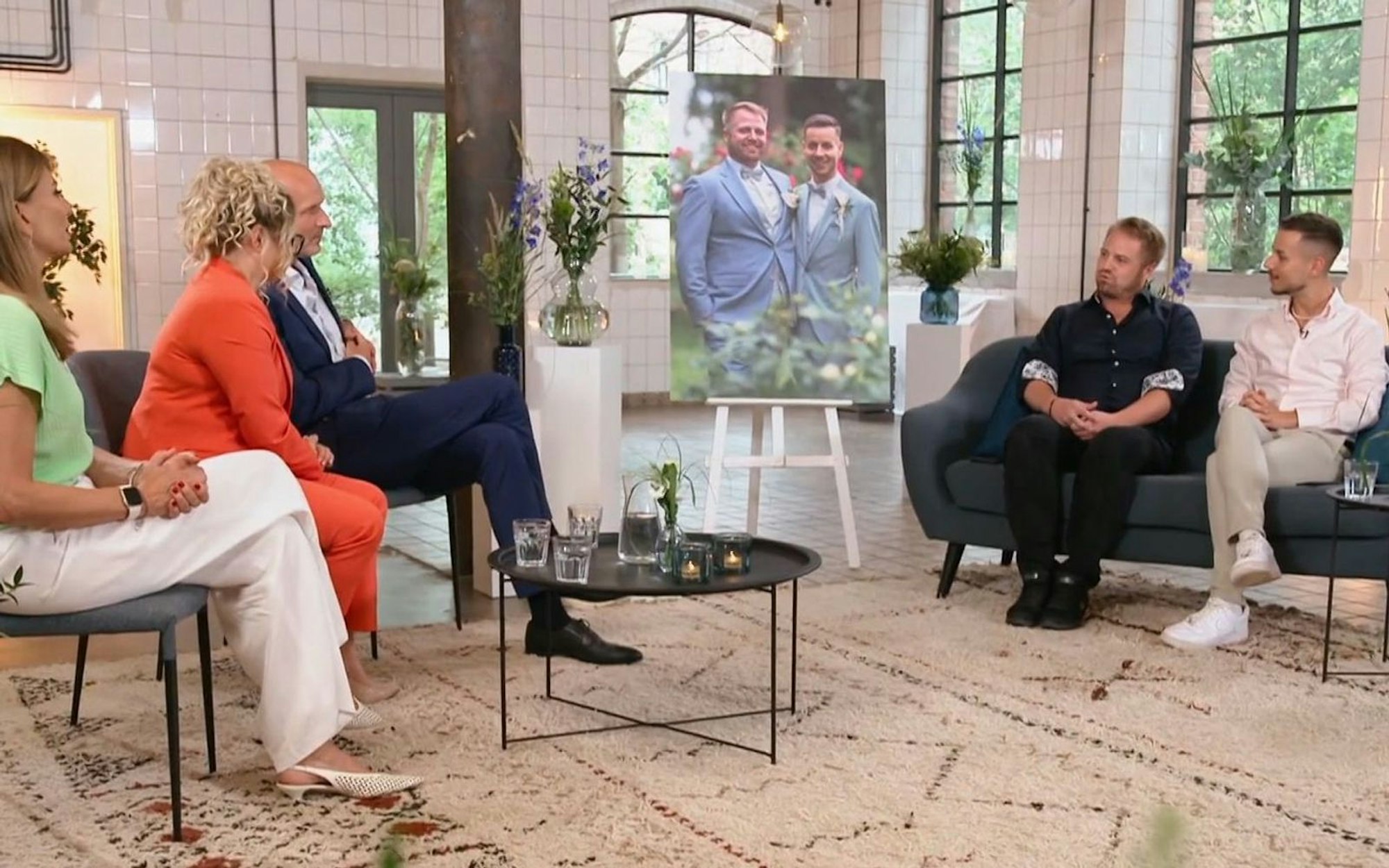 Marc (Zweiter von rechts) und Marco (rechts) entschieden sich gegen die Ehe und für die Freundschaft. (Bild: SAT.1)