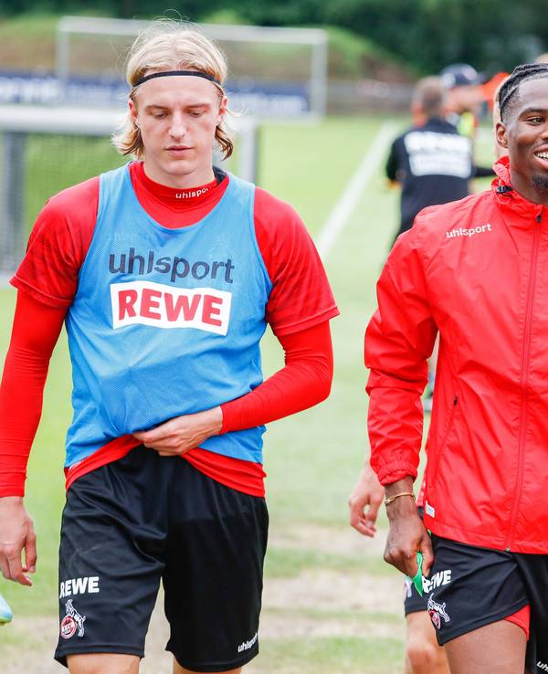 Sebastiaan Bornauw mit Kingsley Ehizibue beim FC-Training.