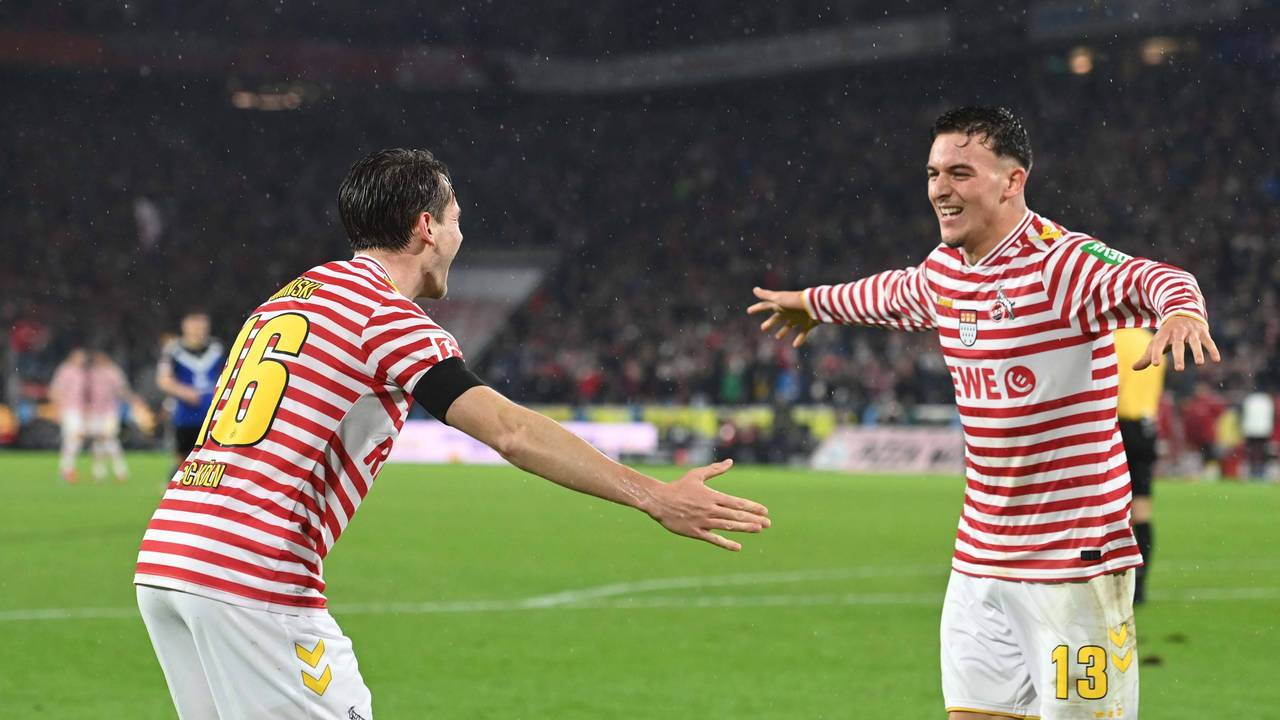 Said El Mala und Jakub Kaminski jubeln gegen Hamburg.