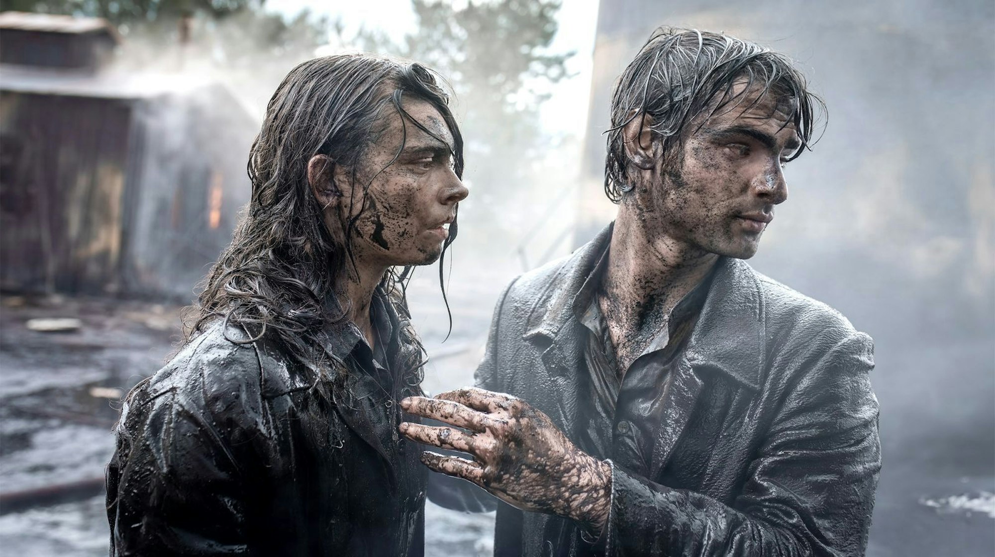 Ein junges Glück, das vor großen Herausforderungen steht: Wird die Liebe zwischen Johanna Lambert (Harriet Herbig-Matten) und Richard (Aaron Hilmer) den Ölboom überstehen? (Bild: NDR/Boris Laewen)