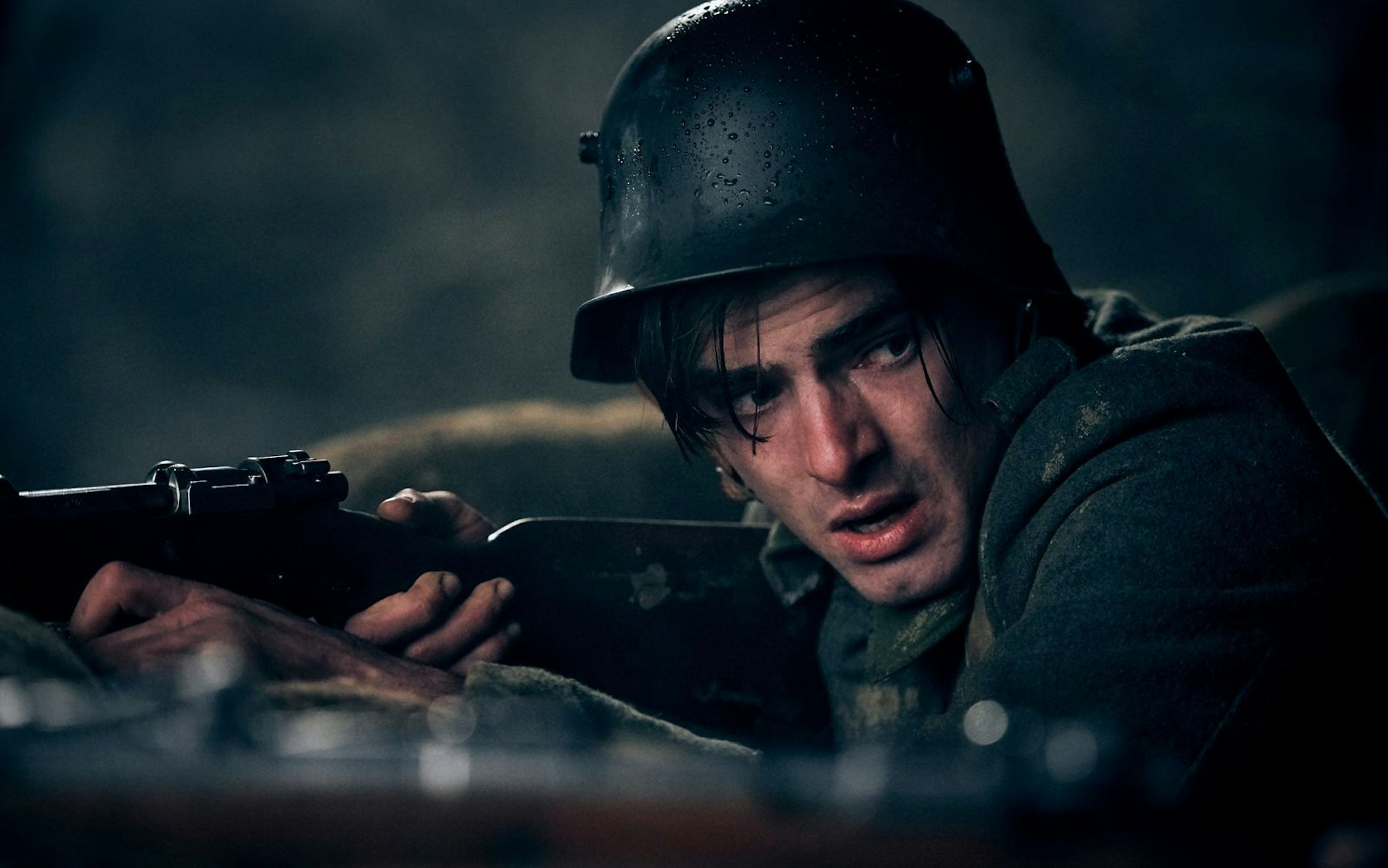Im Kriegsdrama „Im Westen nichts Neues“ (2022) spielte Aaron Hilmer den Weltkriegsteilnehmer Albert Kropp. (Bild: Netflix / Reiner Bajo)