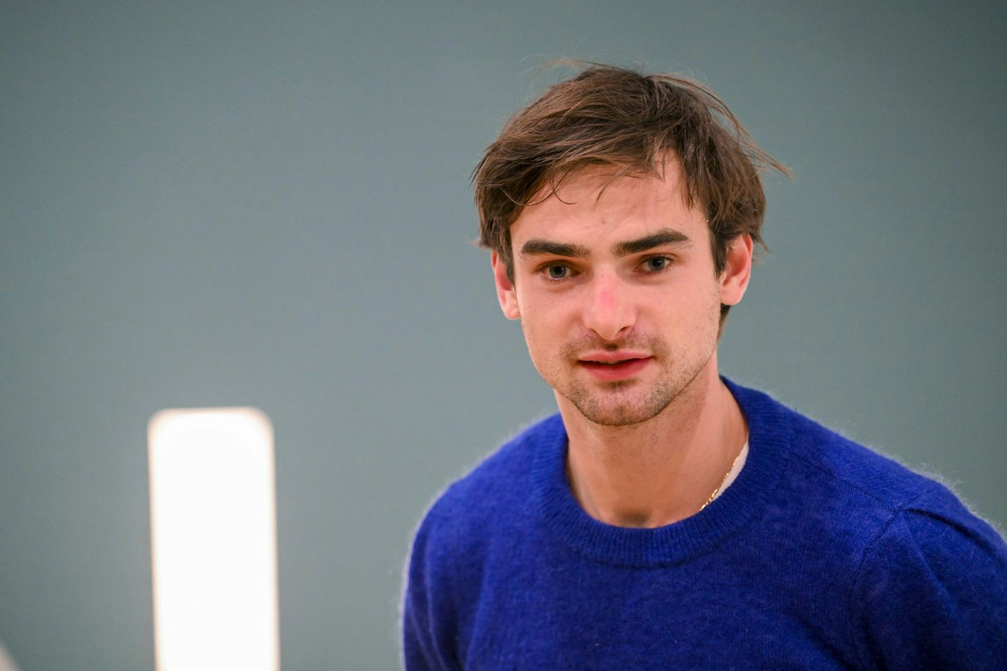 Durch seine Rolle im Kriegsdrama „Im Westen nichts Neues“ (2022), das mit vier Oscars ausgezeichnet wurde, machte Aaron Hilmer einen bedeutenden Schritt in seiner Schauspielkarriere. (Bild: 2024 Getty Images/Hannes Magerstaedt)