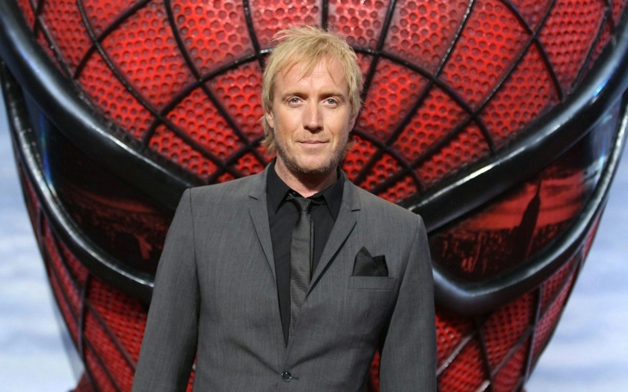 In „The Amazing Spider-Man“ (2012) spielte Rhys Ifans den Bösewicht. (Bild: 2012 Sony Pictures Releasing GmbH)