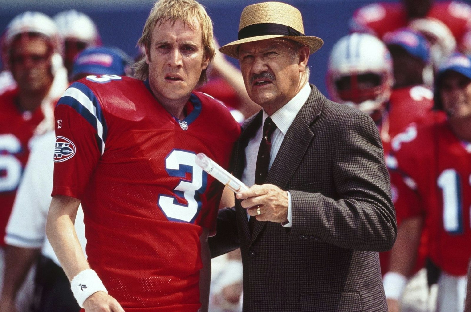 Von der britischemn Romcom zum US-Footballfilm: Mit „Helden aus der zweiten Reihe (2000) schaffte Rhys Ifans (Bild, links, mit Gene Hackman) den Sprung nach Hollywood. (Bild: ProSieben / Warner Bros.)