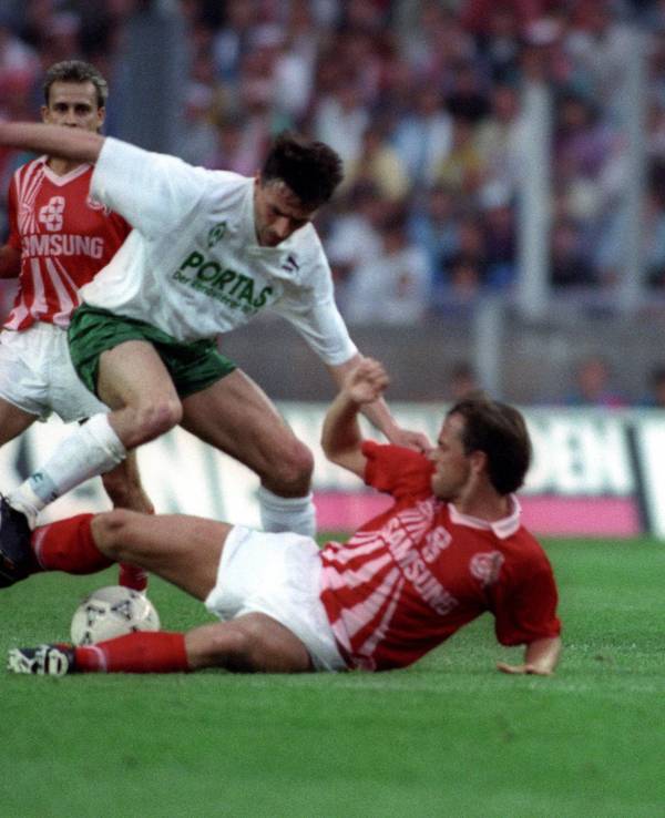 Spielszene im DFB-Pokal beim Spiel des 1. FC Köln gegen Werder Bremen.