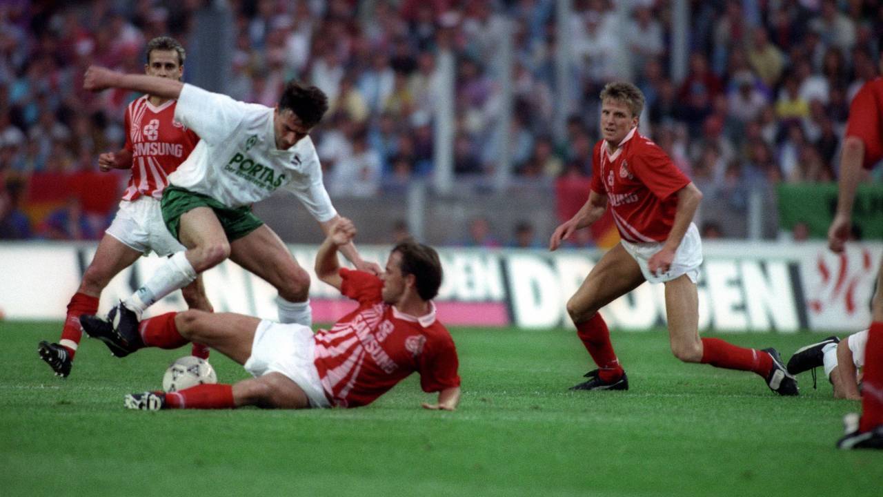 Spielszene im DFB-Pokal beim Spiel des 1. FC Köln gegen Werder Bremen.