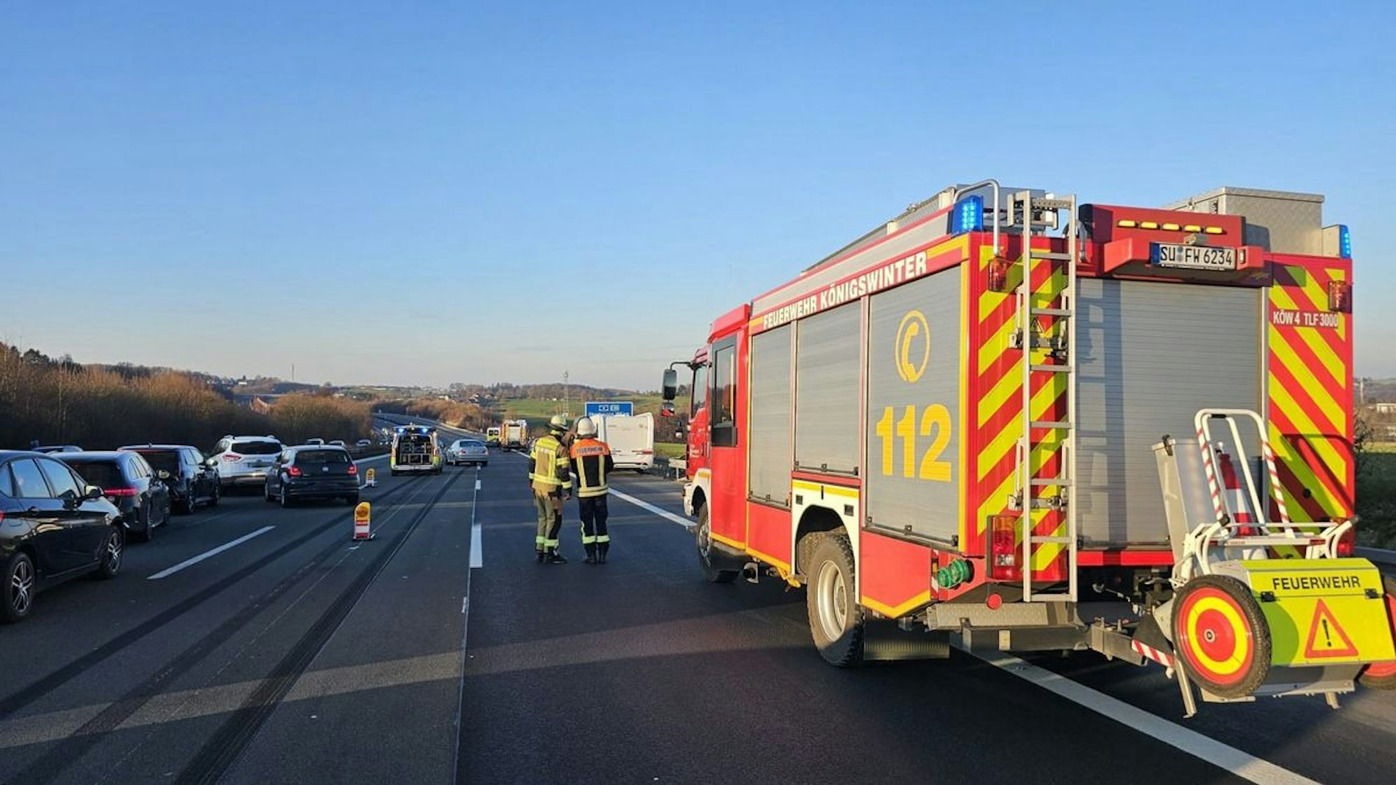 Drei Verkehrsunfälle am Stauende auf der A3.