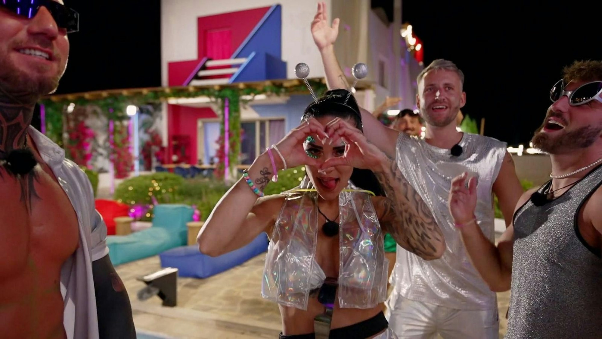 Elena tanzt gleich mit drei Favoriten (Bild: RTL)