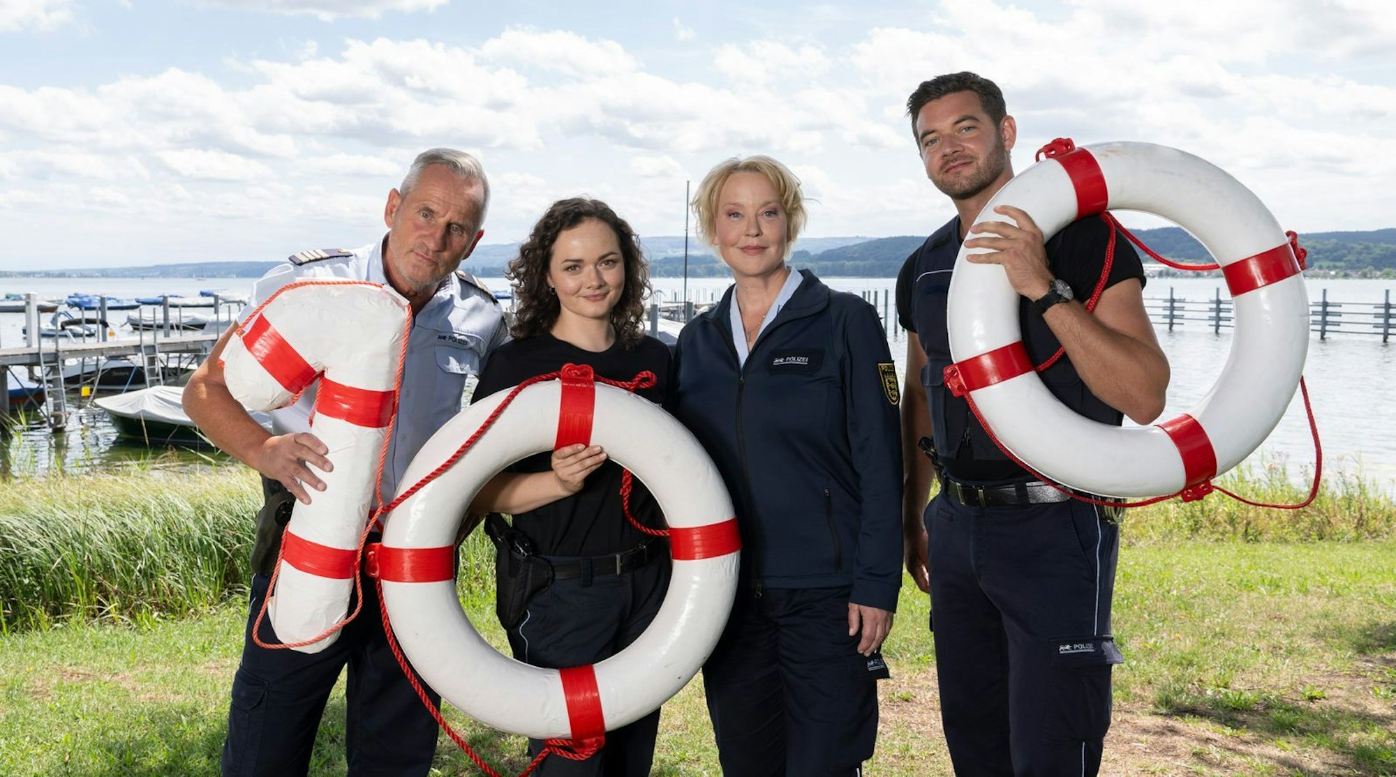 Die ARD feiert 100 Folgen „WaPo Bodensee“. Das Ermittlerteam besteht aktuell aus Paul Schott (Tim wilde, von links), Julia Demmler (Wendy Güntensperger), Nele Fehrenbach (Floriane Daniel) und Jakob Frings (Max König). (Bild: ARD/Laurent Trümper)