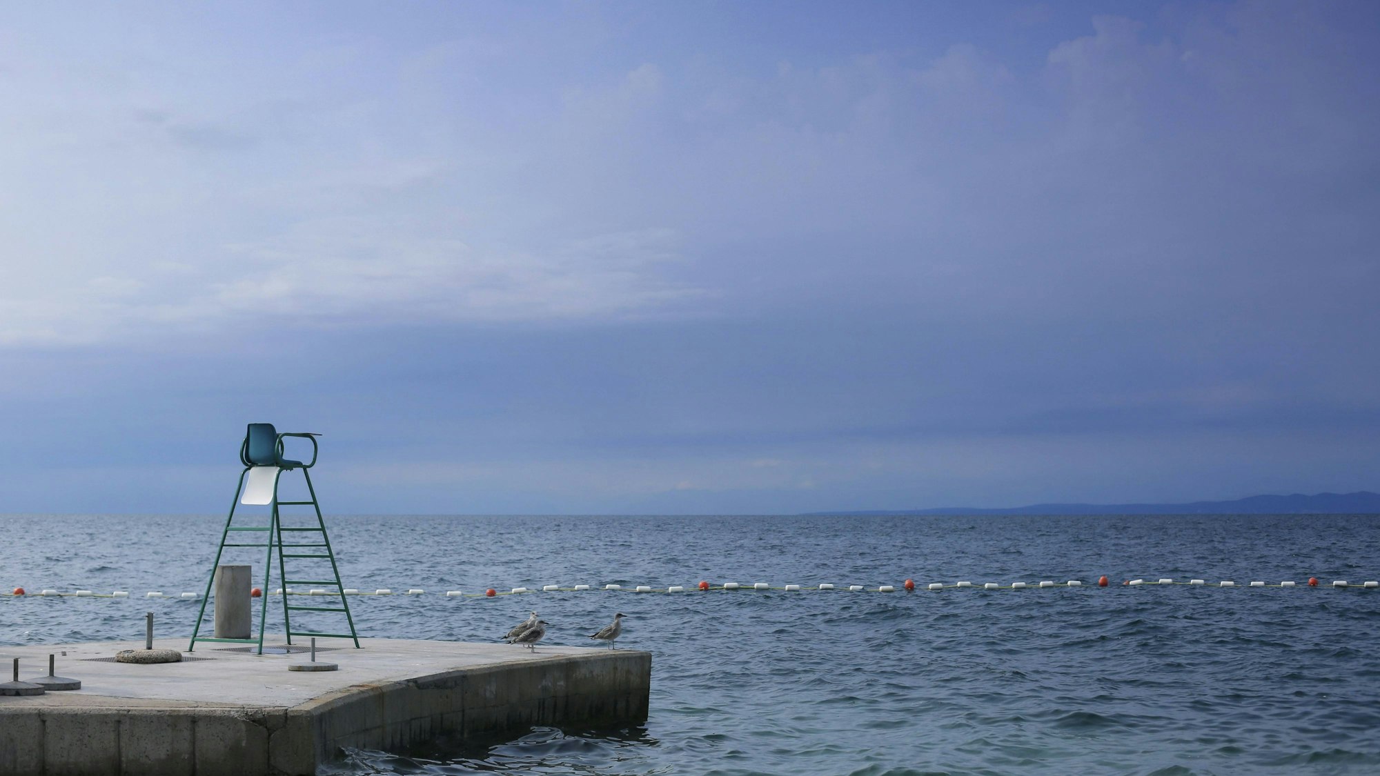 Rettungsschwimmerturm am Strand von GregorxJeric