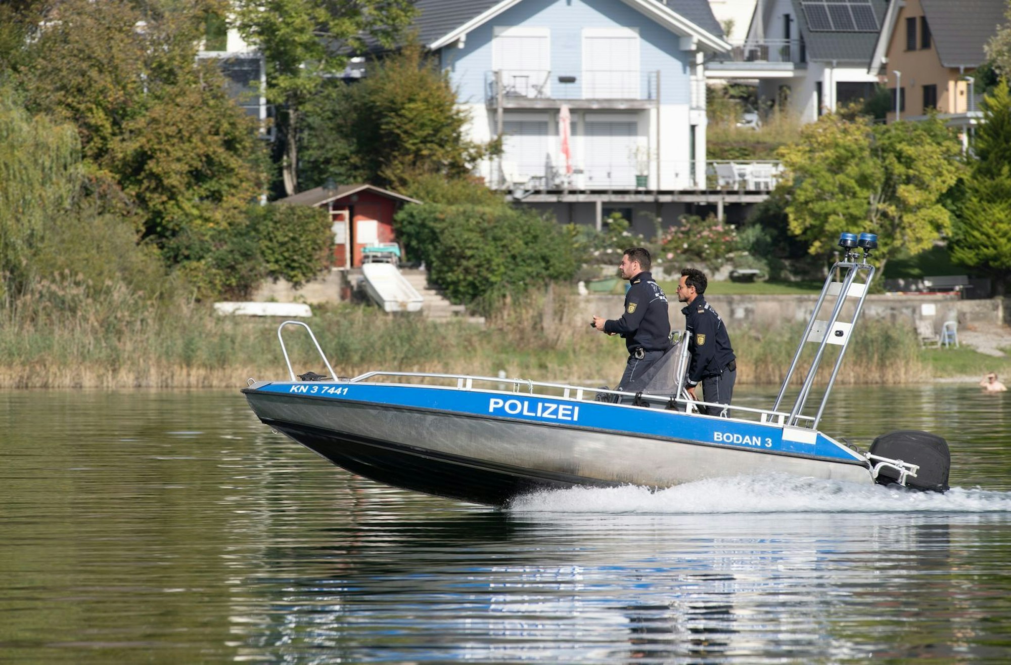 Die Vorabendserie „WaPo Bodensee“ feiert ihre 100. Folge. Über 600 Boote unterschiedlichster Art (vom Kajak bis zum Segelschiff) kamen in den bisherigen Folgen zum Einsatz. (Bild: ARD/Laurent Trümper)
