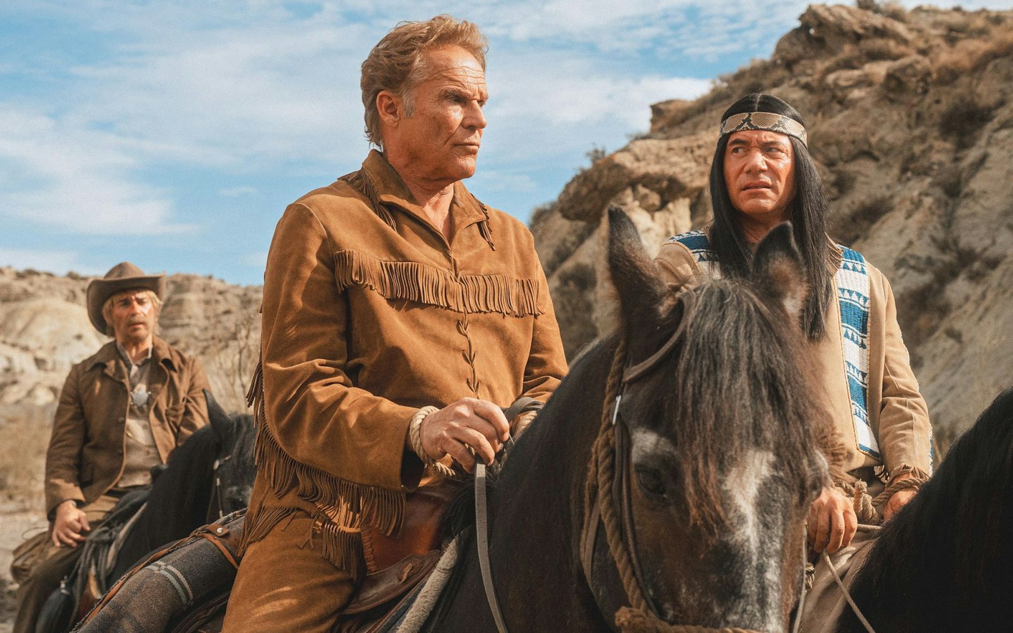 Ranger (Christian Tramitz, links) und Abahachi (Michael „Bully“ Herbig) geraten mal wieder in Schwierigkeiten. (Bild: Leonine/herbX film/Constantin Film/Luis Zeno Kuhn)