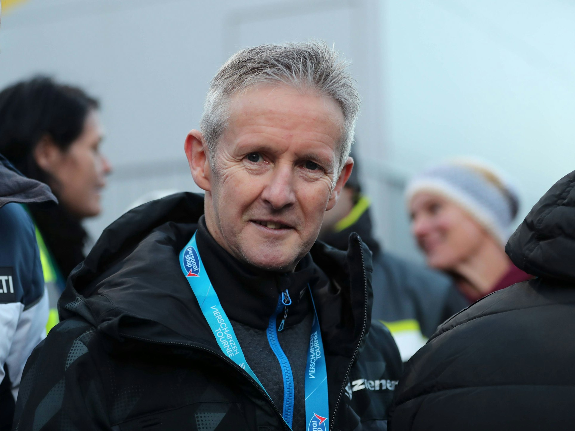 Jens Weißflog als Zuschauer an der Schanze.