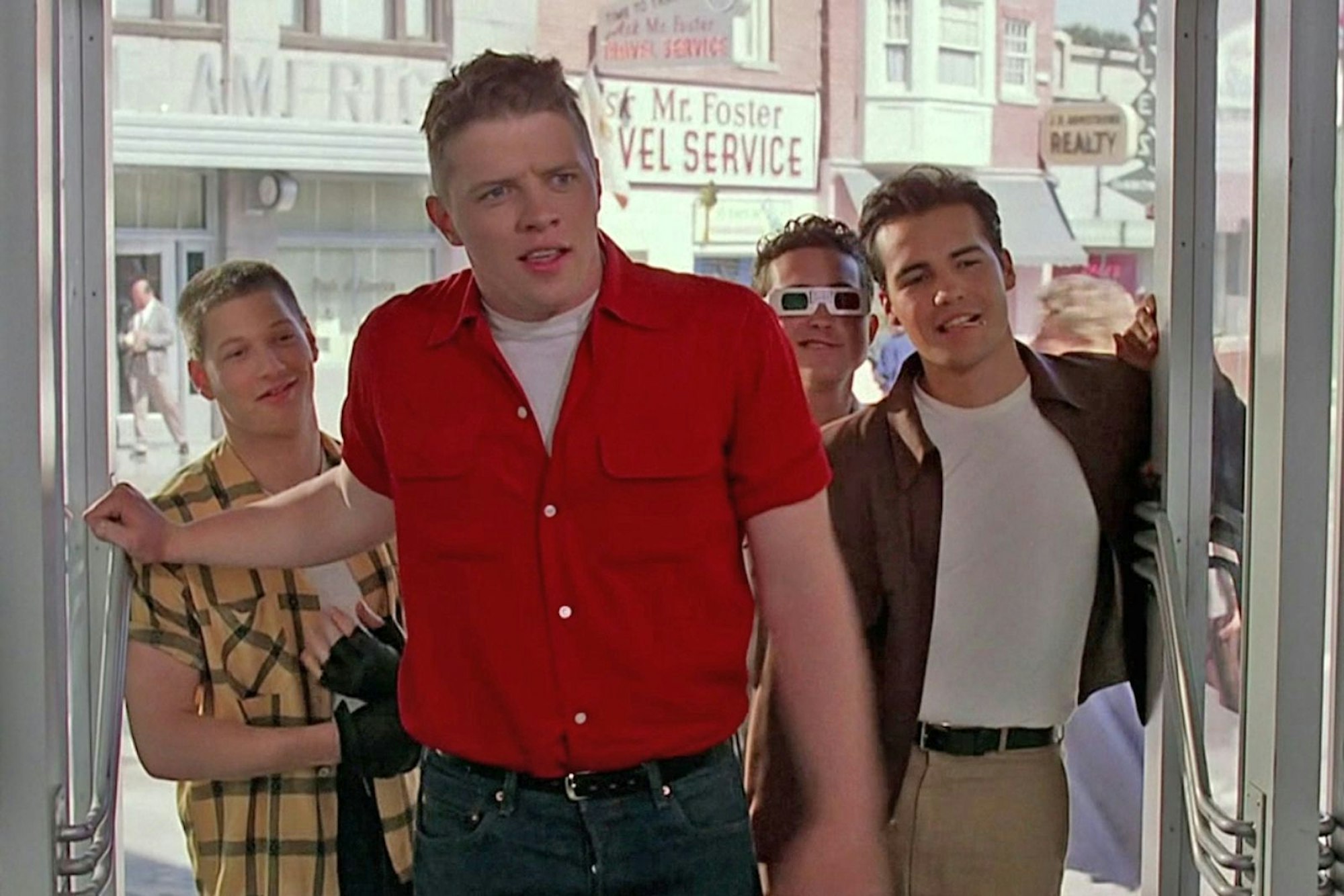 „Hallo McFly, jemand zu Hause?“: Schlägertyp Biff Tannen (Thomas F. Wilson) ist nicht nur im Jahr 1955 der ärgste Widersacher von Marty McFly und seinem Vater. (Bild: Universal Pictures)