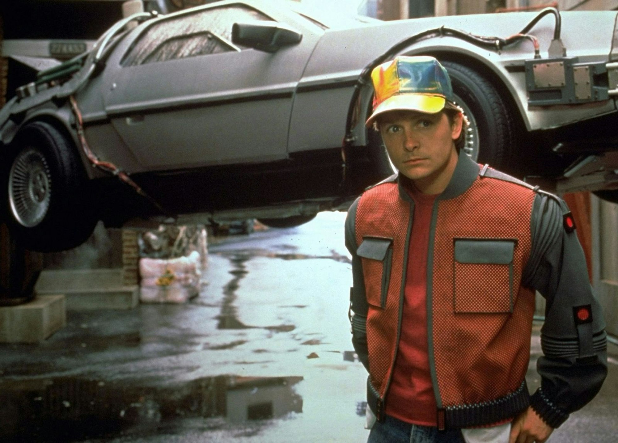 Der Titel ist Programm: In den „Zurück in die Zukunft“ reist Marty McFly wild und quer durch die Zeiten, mal in die Vergangenheit, mal in die Zukunft. (Bild: Universal Pictures)