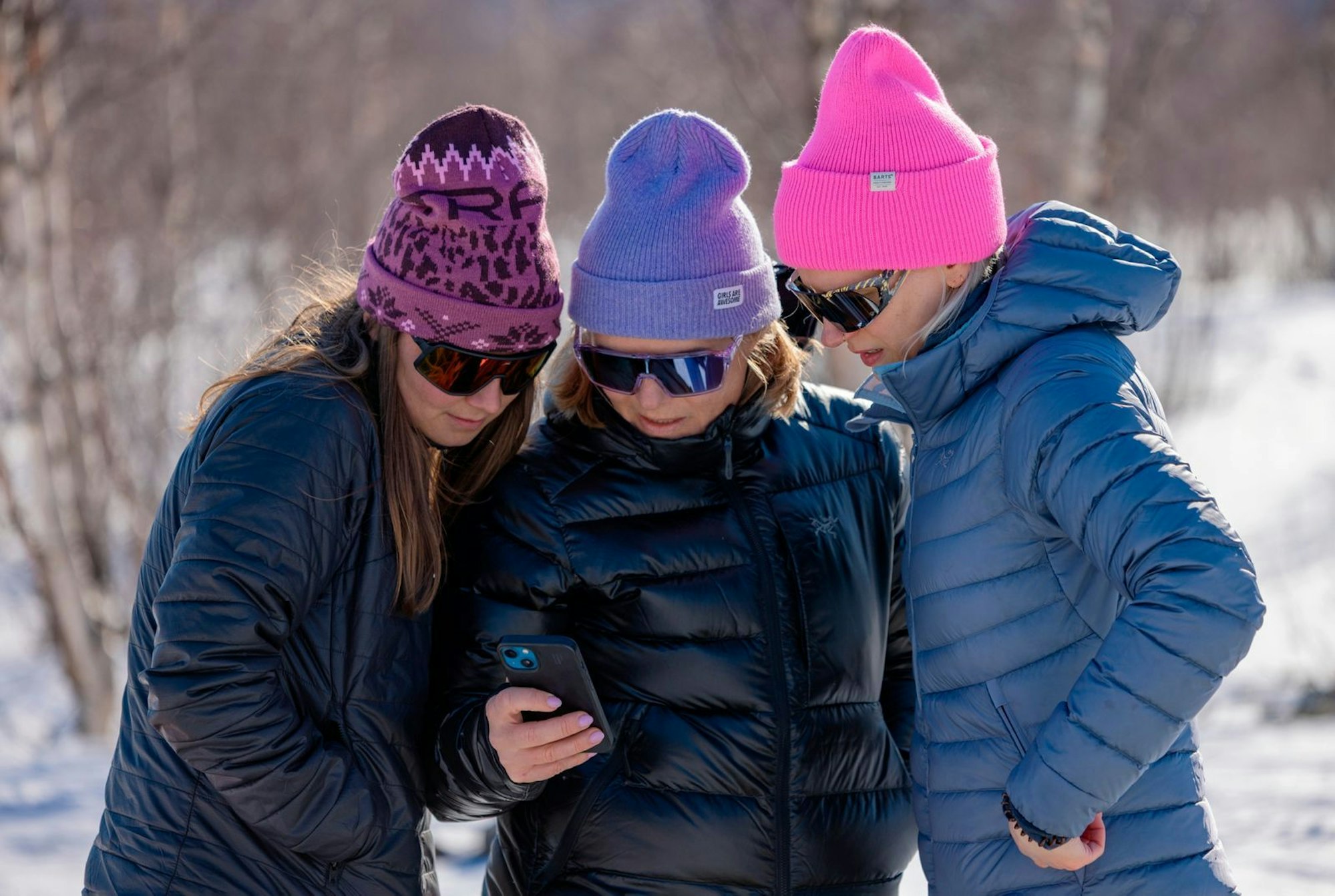 Wenn Toni, Kaddi und Lisa nicht gerade in ein außergewöhnliches Abenteuer aufbrechen, sprechen sie in ihrem Podcast „Bergfreundinnen“ offen und ehrlich über das Leben in den Bergen. (Bild: BR/Timo Riedlsperger)