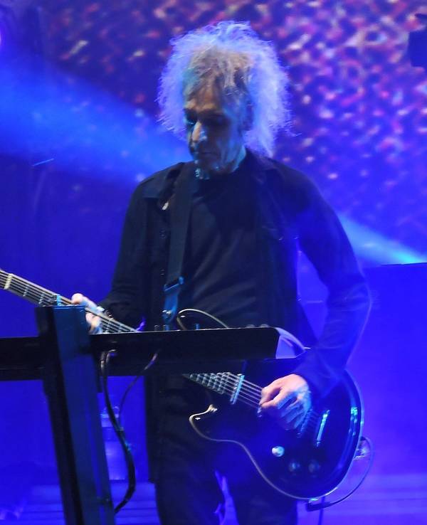 Perry Bamonte von der britischen Rockgruppe The Cure tritt während des Primavera Sound auf der Interlagos-Rennstrecke am 3. Dezember 2023 auf.