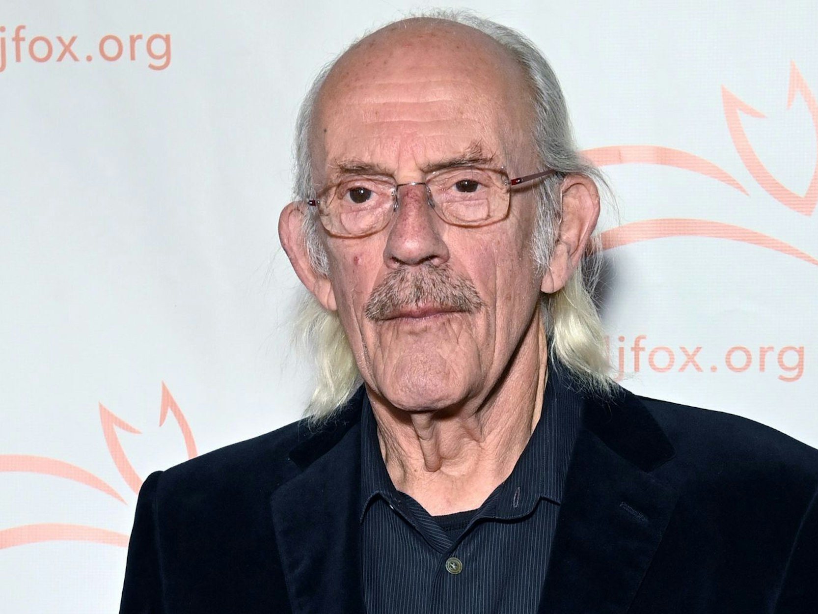 Christopher Lloyd ist heute hauptsächlich als Sprecher tätig und nur noch in kleineren Rollen zu sehen - zuletzt in der Komödie „Self Reliance“. (Bild: Bryan Bedder/Getty Images for The Michael J. Fox Foundation)