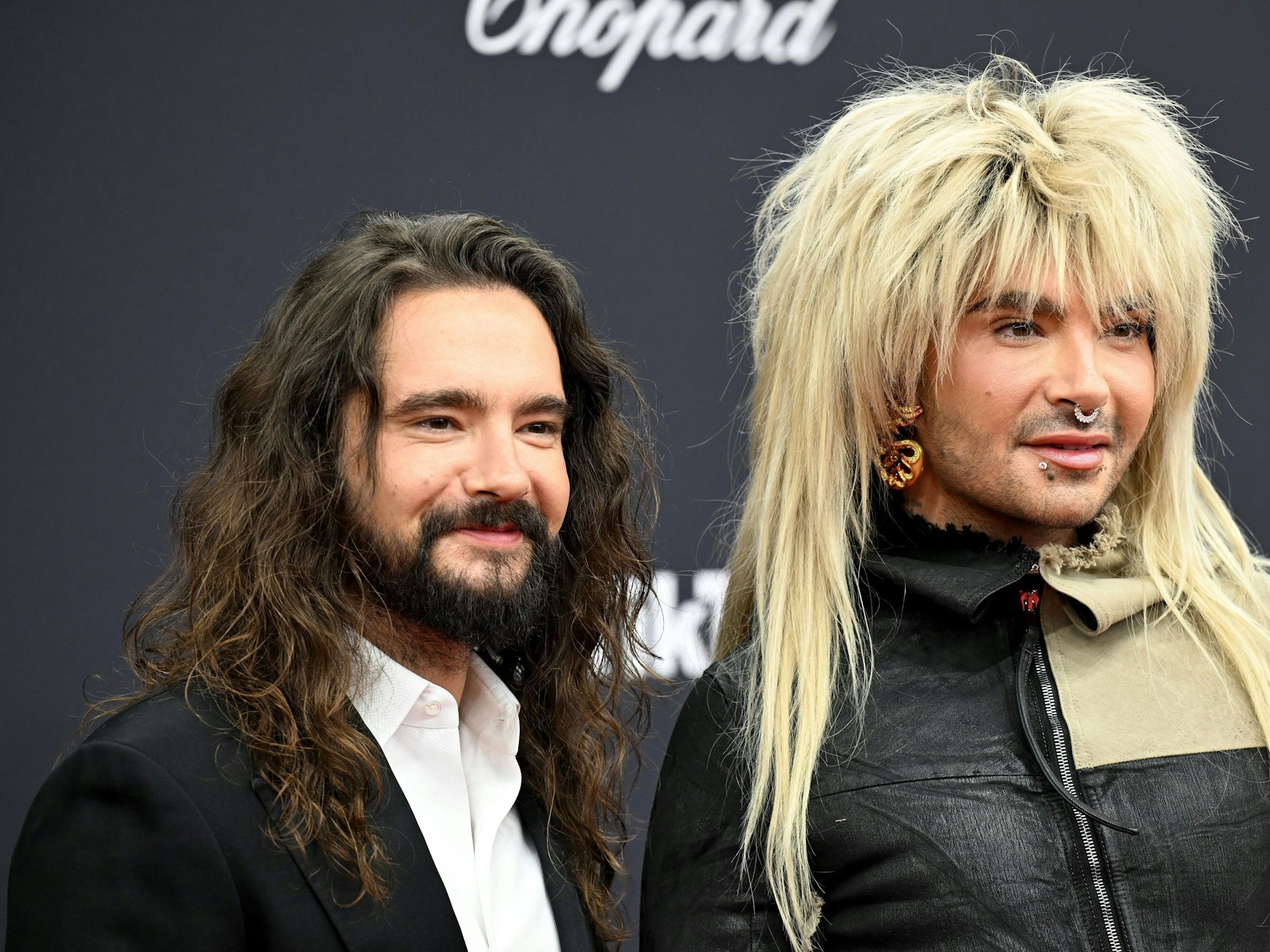 Tom Kaulitz (l) und sein Zwillingsbruder Bill Kaulitz bei der 77. Bambi-Verleihung in den Bavaria Filmstudios im November 2025 in München.