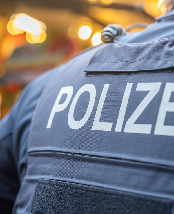 Das Symbolfoto zeigt einen Polizisten.