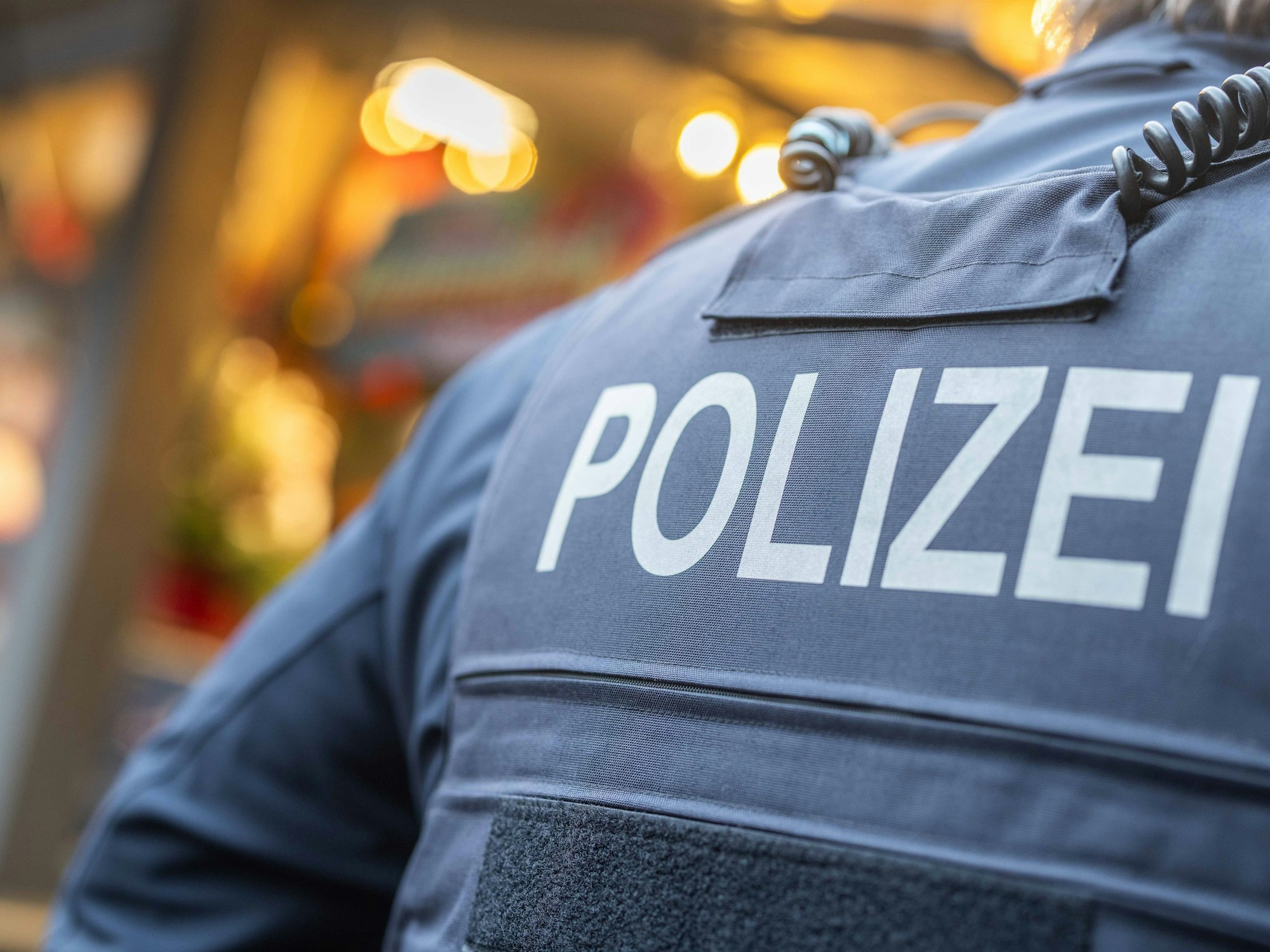 Das Symbolfoto zeigt einen Polizisten.