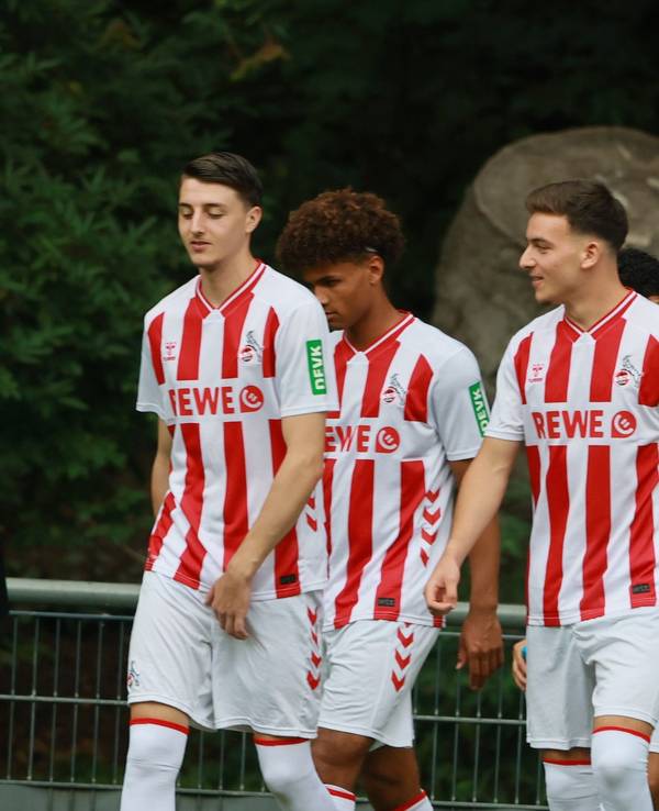 Malek und Said El Mala vor dem Shooting für das offizielle Mannschaftsfoto des 1. FC Köln.