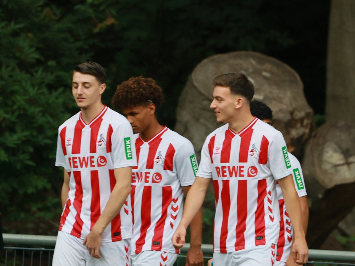 Malek und Said El Mala vor dem Shooting für das offizielle Mannschaftsfoto des 1. FC Köln.